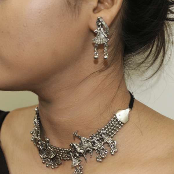 Glitterrie Beautiful Silver Choker Necklace Set with Wedding Scene Design for Women & Girls